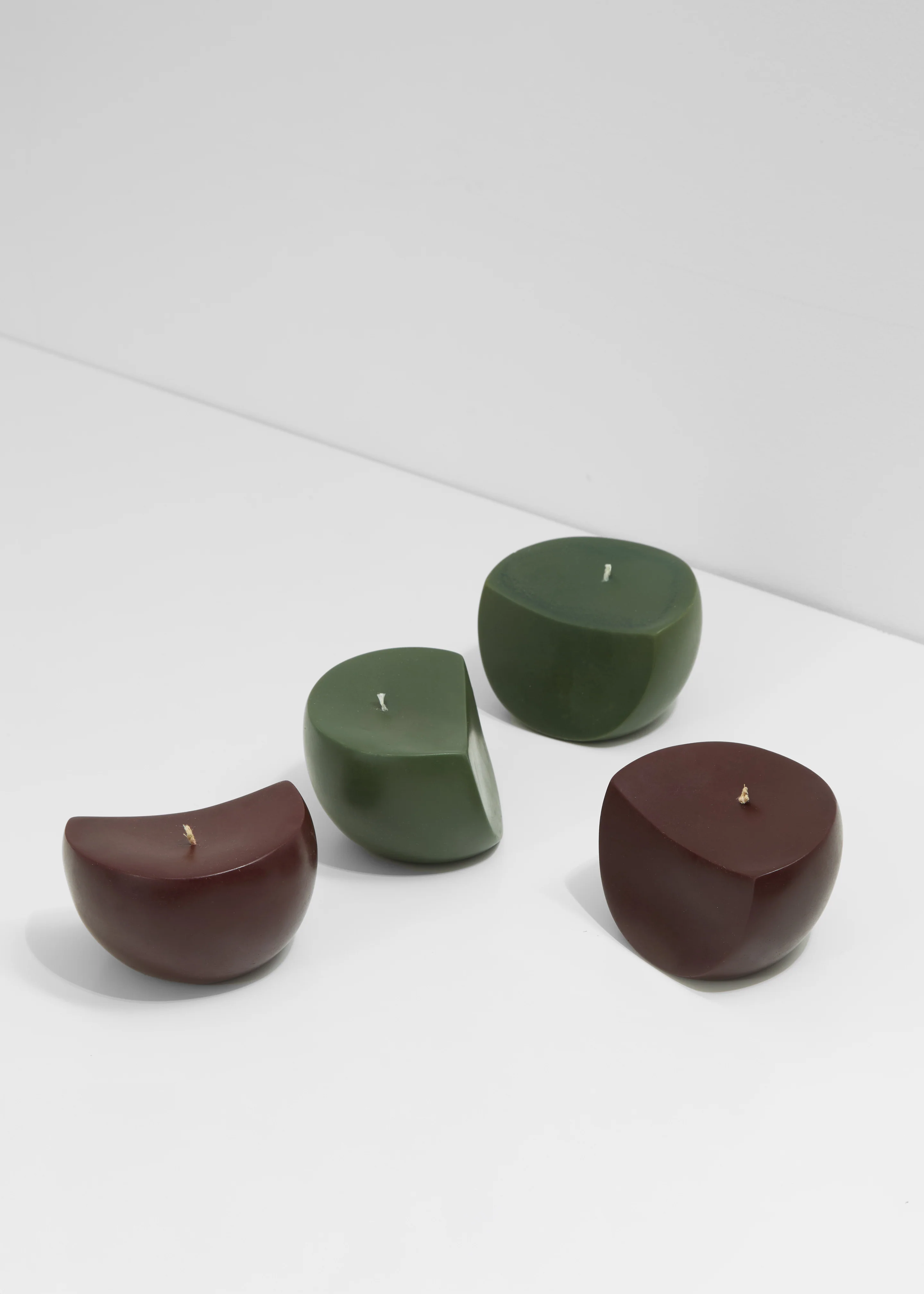 Ann Vincent x The Frankie Shop Sculptural Candle - Burgundy - Image 4