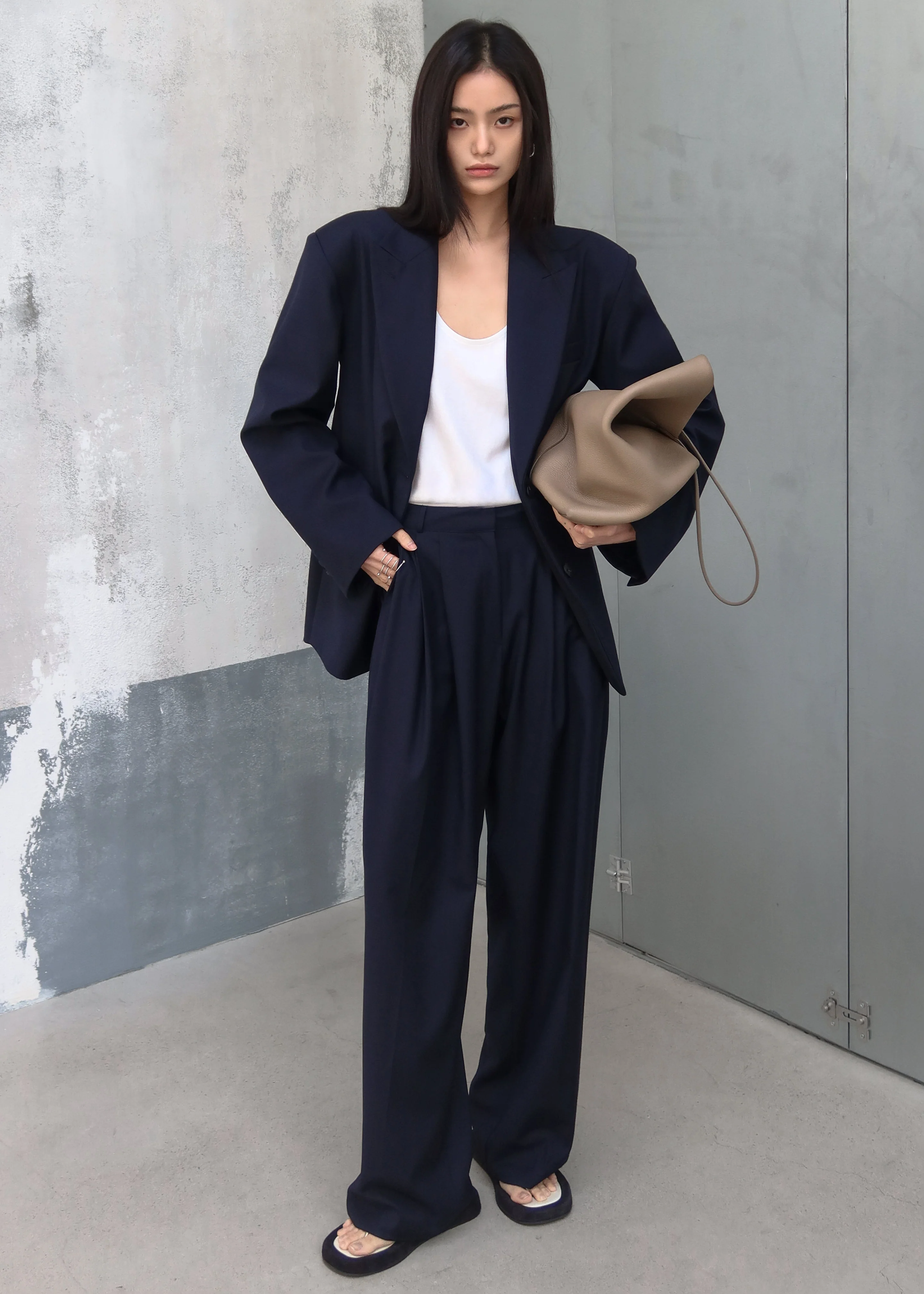 Canmore Pleated Trousers - Navy - Image 4
