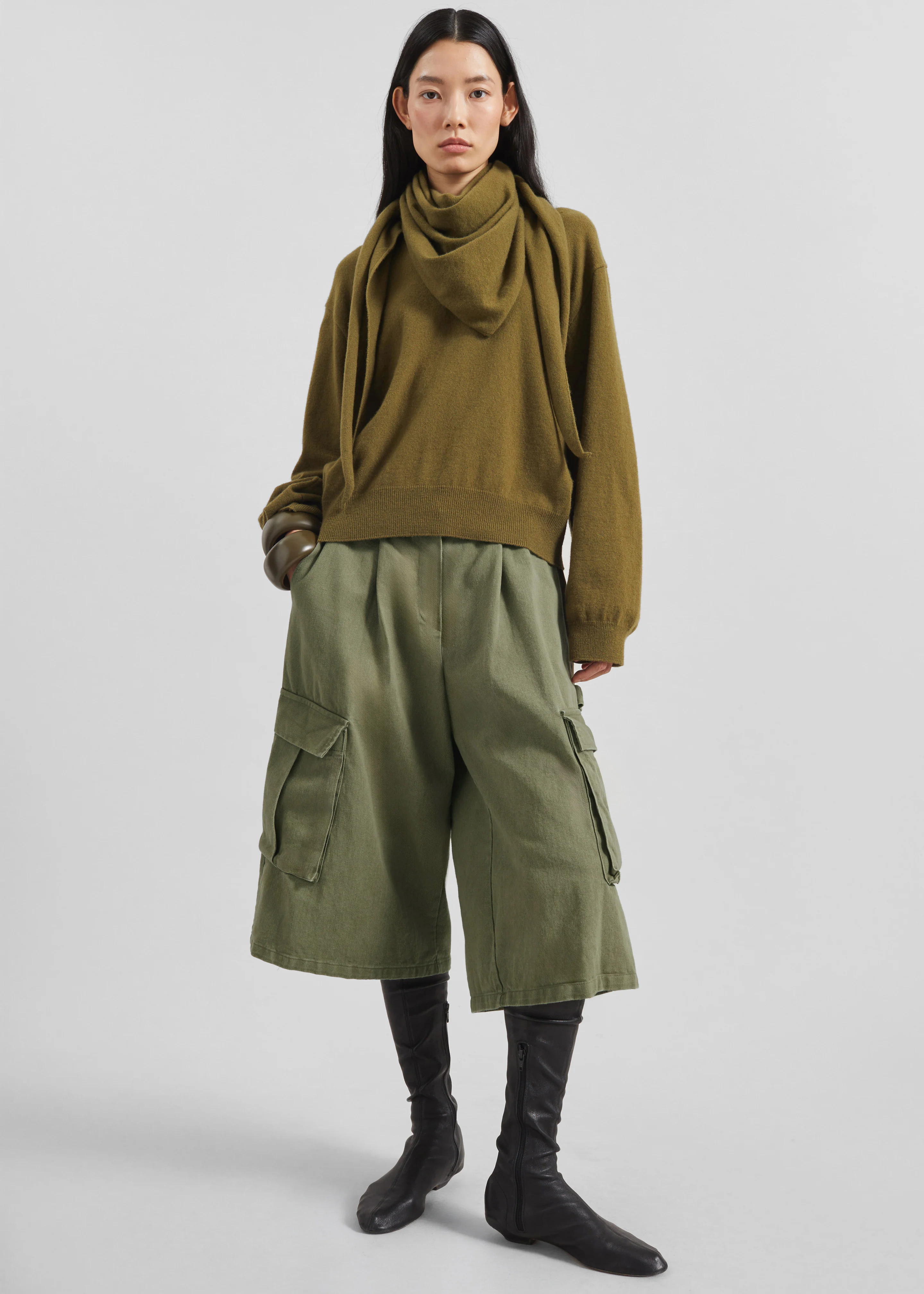 Dorva Cargo Bermuda Shorts - Pale Olive